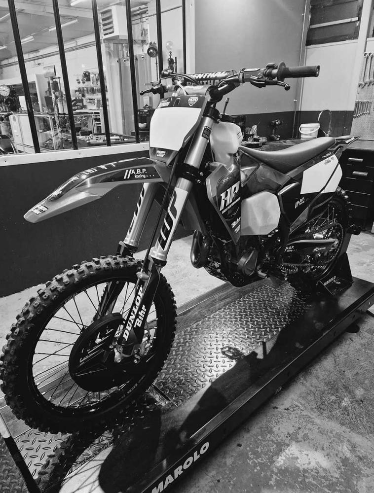 Moto-cross-noir-et-blanc